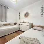 Méditerranéenne 5 Pièces, 8 Couchages, Jardin, Proche à - Fr-1-226-566
