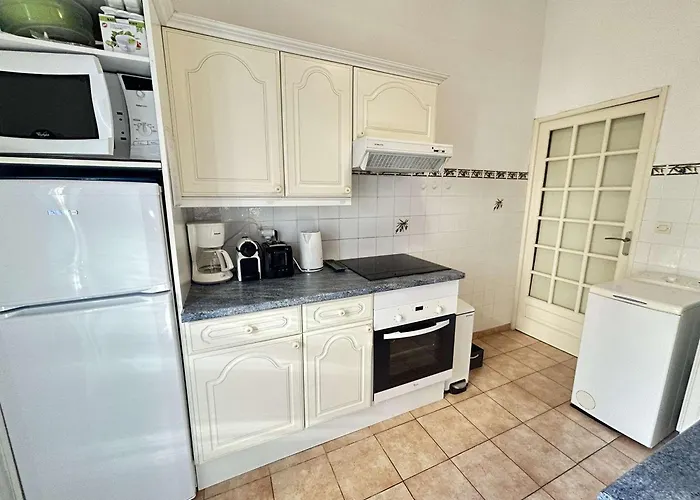 Mediterraneenne 5 Pieces, 8 Couchages, Jardin, Proche A Sainte-maxime - Fr-1-226-566 *